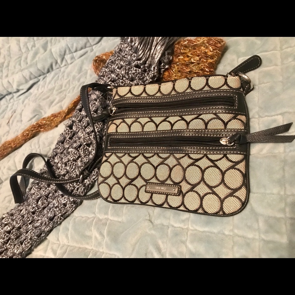 Nine West small crossbody pocketbook